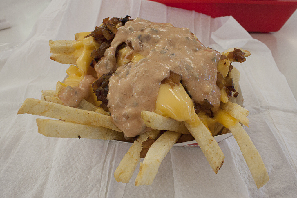 Animal style fries (by Listen to what the eyes see.)