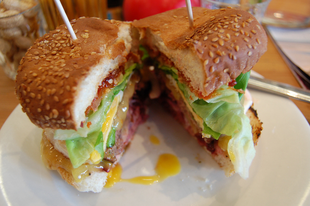 Kiwi Burger (by Timefortea3)