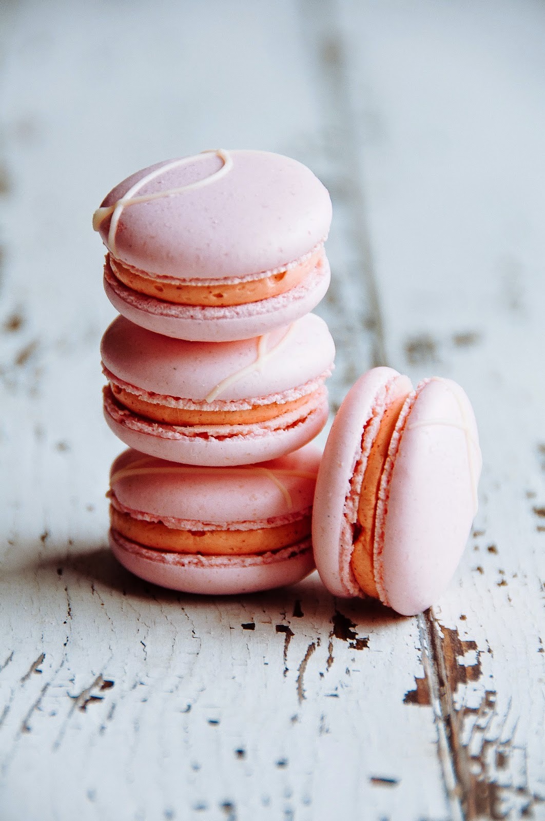 STRAWBERRY PASSION FRUIT MACARONS